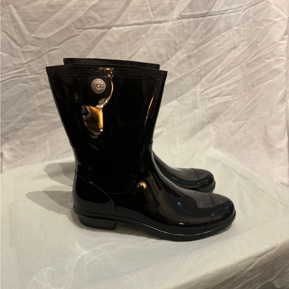NWOT Ugg Sienna shiny low rain boots